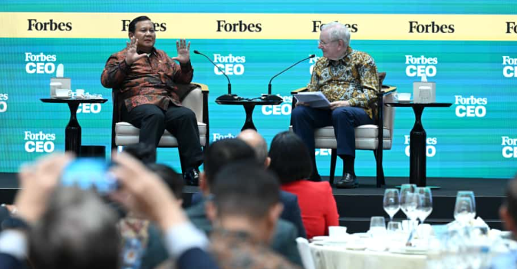 Prabowo Ungkap Esensi MBG di Forbes Global CEO: Bangun Generasi Sehat dan Cerdas Presiden Prabowo saat menjadi pembicara di acara Forbes Global CEO Conference 2025. Foto : Ist