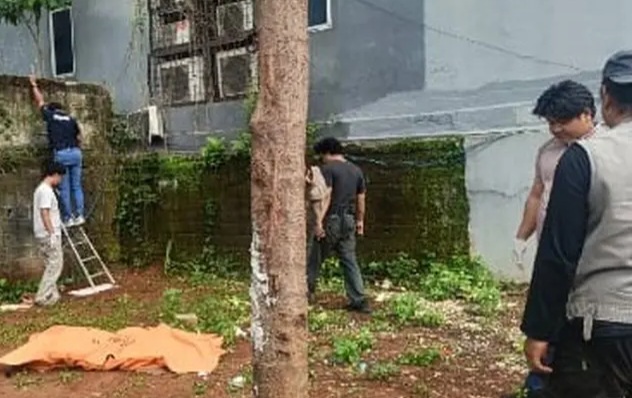 Tempat ditemukannya RTA yang diduga bunuh diri jatuh dari lantai 5 ruko yang berada adi Jalan H. Tutty Alawiyah, Pejaten Barat, Pasar Minggu, Jakarta Selatan. Foto : Ist