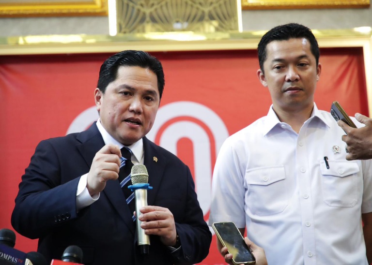 Menpora Erick Thohir (kiri) saat konferensi pers. Foto : Ist