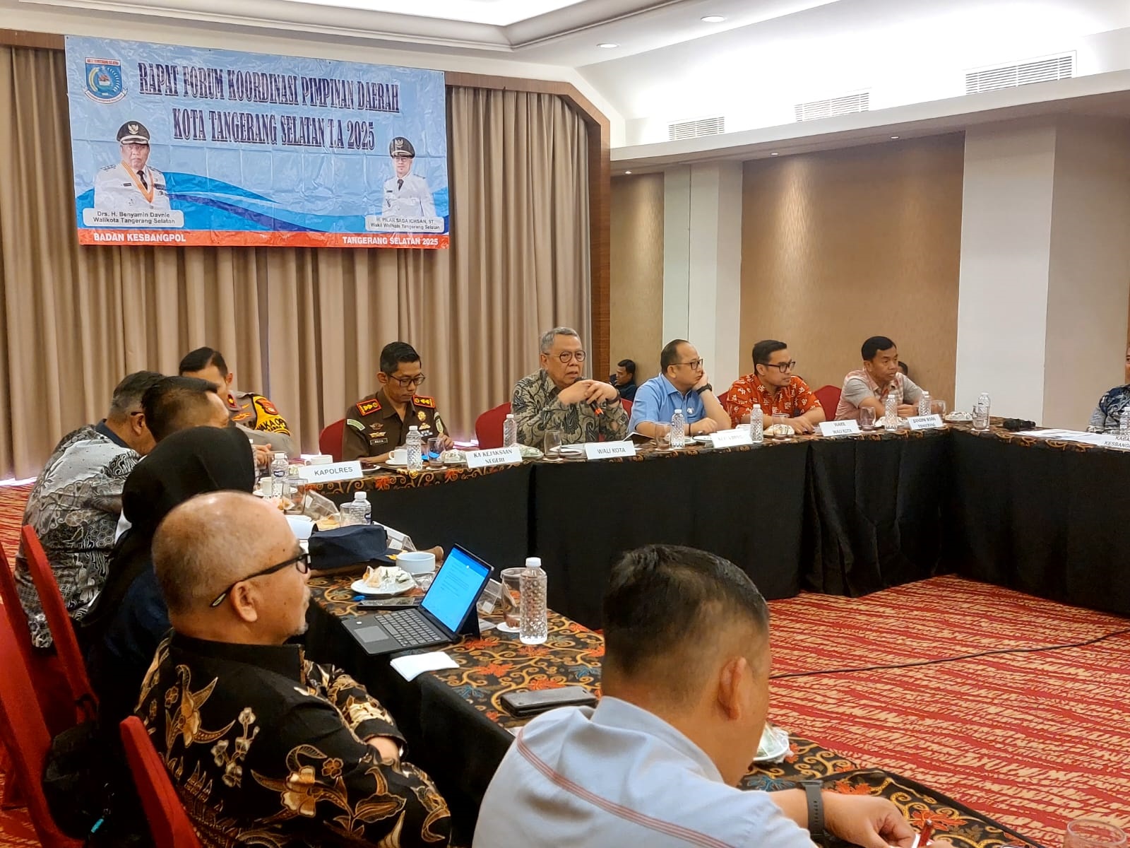 Suasana rapat Forum Komunikasi Pimpinan Daerah (Forkopimda) Kota Tangsel di Serpong, Kamis (27/11)