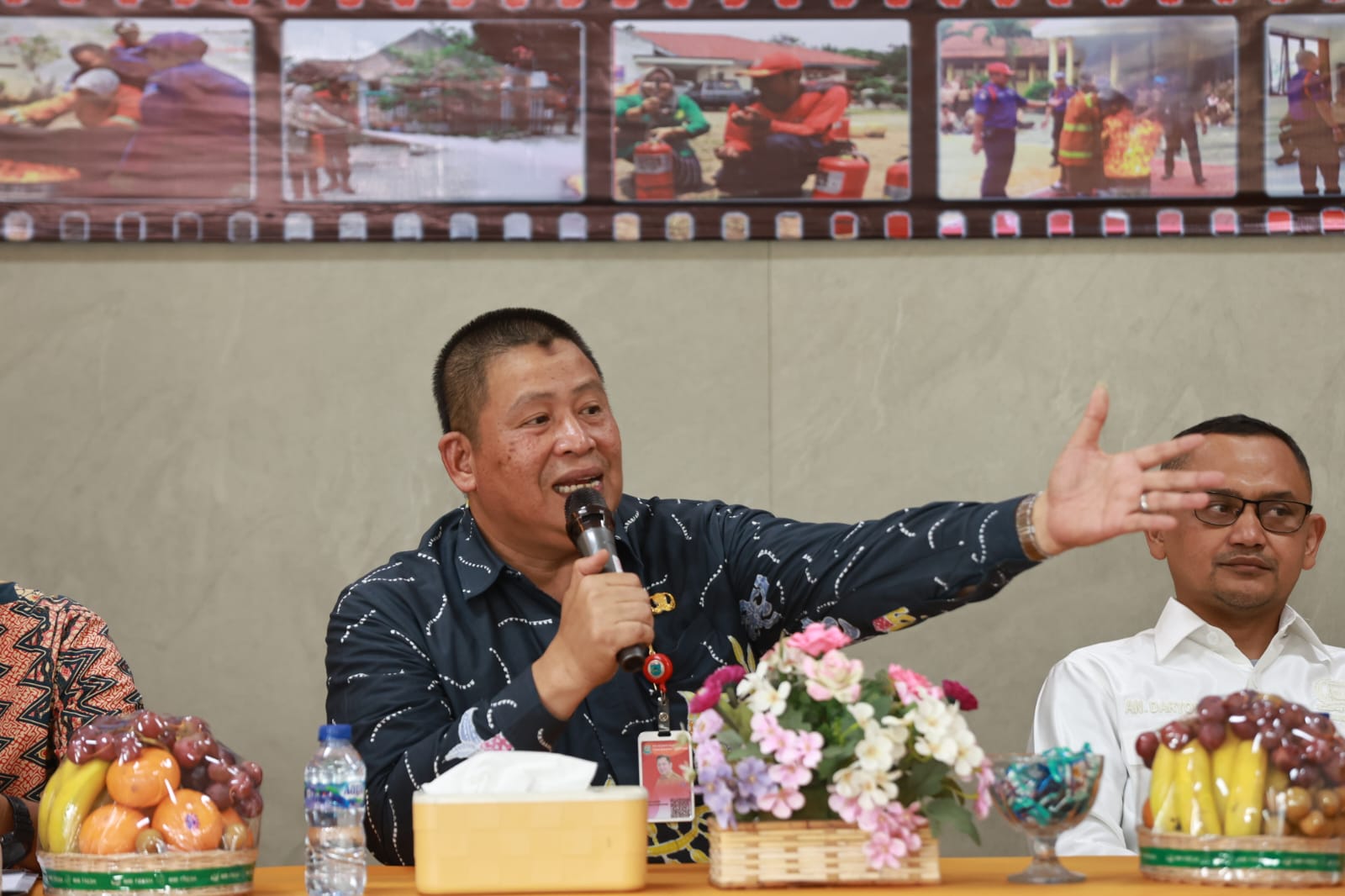Kepala Dinas Pemadam Kebakaran dan Penyelamatan Kota Tangsel, Ahmad Dohiri saat memberikan edukasi kepada masyarakat. (tangselpos.id/rmn)
