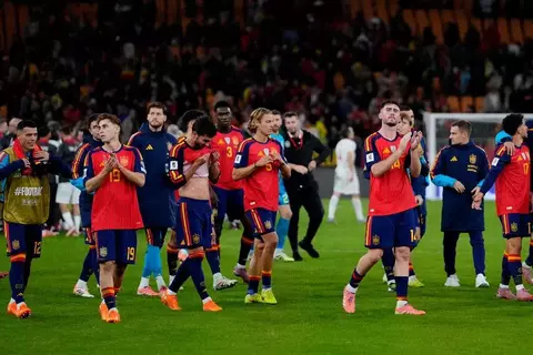Selebrasi Timnas Spanyol usai memastikan melaju ke Piala Dunia 2026. Foto : Ist