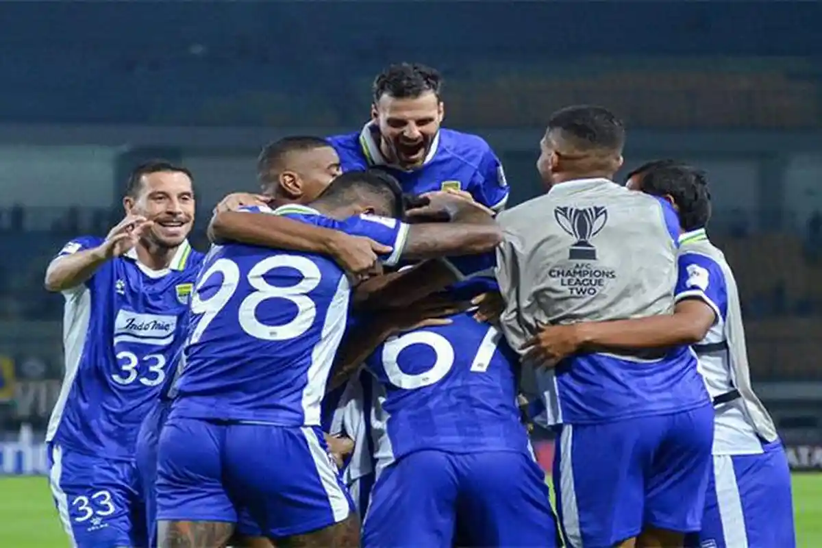 Selebrasi skuad Persib usai menang dramatis 3-2 dari Selangor FC. Foto : Ist