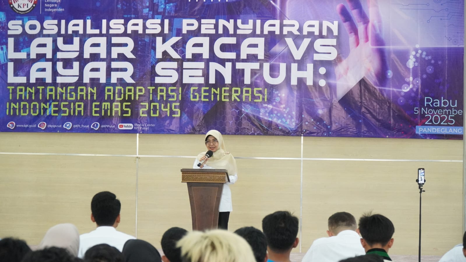 Bupati Pandeglang, Raden Dewi Setiani, saat menyampaikan sambutan dalam acara sosialisasi KPI, di Pendopo Pandeglang, Rabu (5/11/2025).(Istimewa)