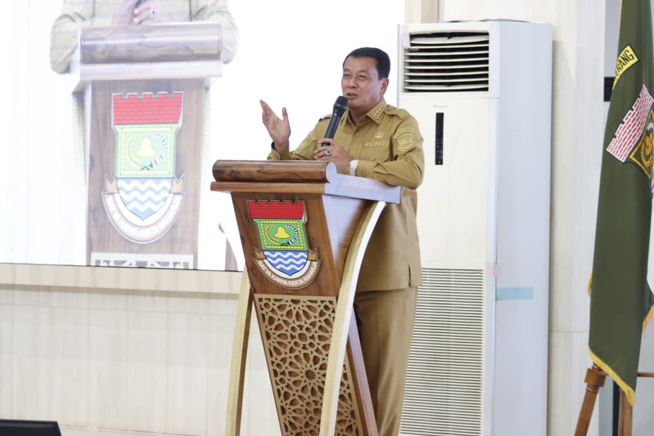 Bupati Tangerang, Moch. Maesyal Rasyid, saat memberikan kalimat sambutan di acara Diseminasi Statistik Sektoral Kabupaten Tangerang Tahun 2025, di Gedung Serbaguna (GSG) Pusat Pemerintahan Kabupaten (Puspemkab) Tigaraksa pada Selasa (11/11).