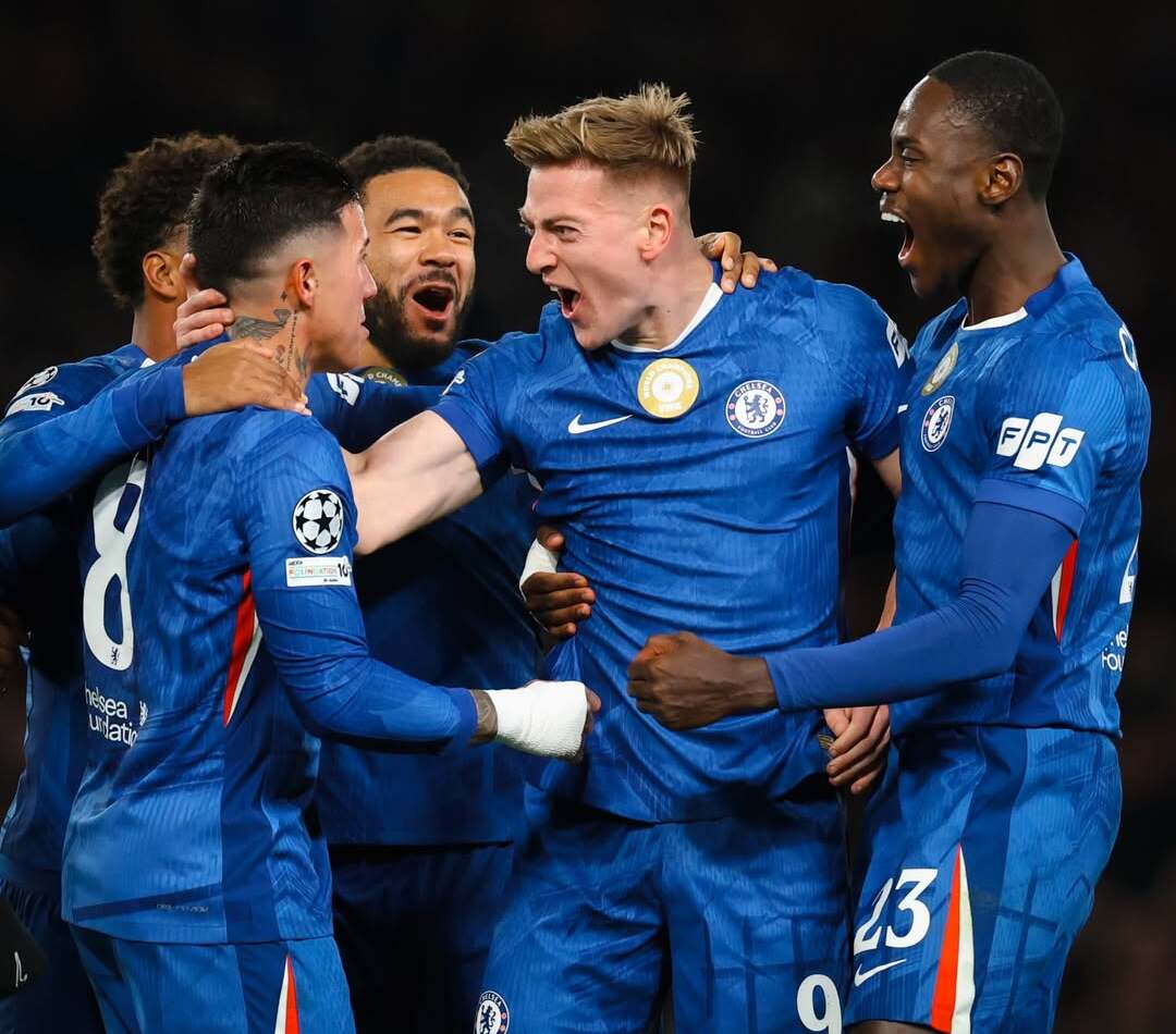 Selebrasi skuad Chelsea usai menang 3-0 dari Barca. Foto : Ist