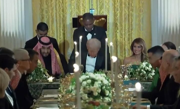 Pangeran MBZ bersama Presiden AS Donald Trump dan Ronaldo saat jamuan makan malam di Gedung Putih. Foto : Ist