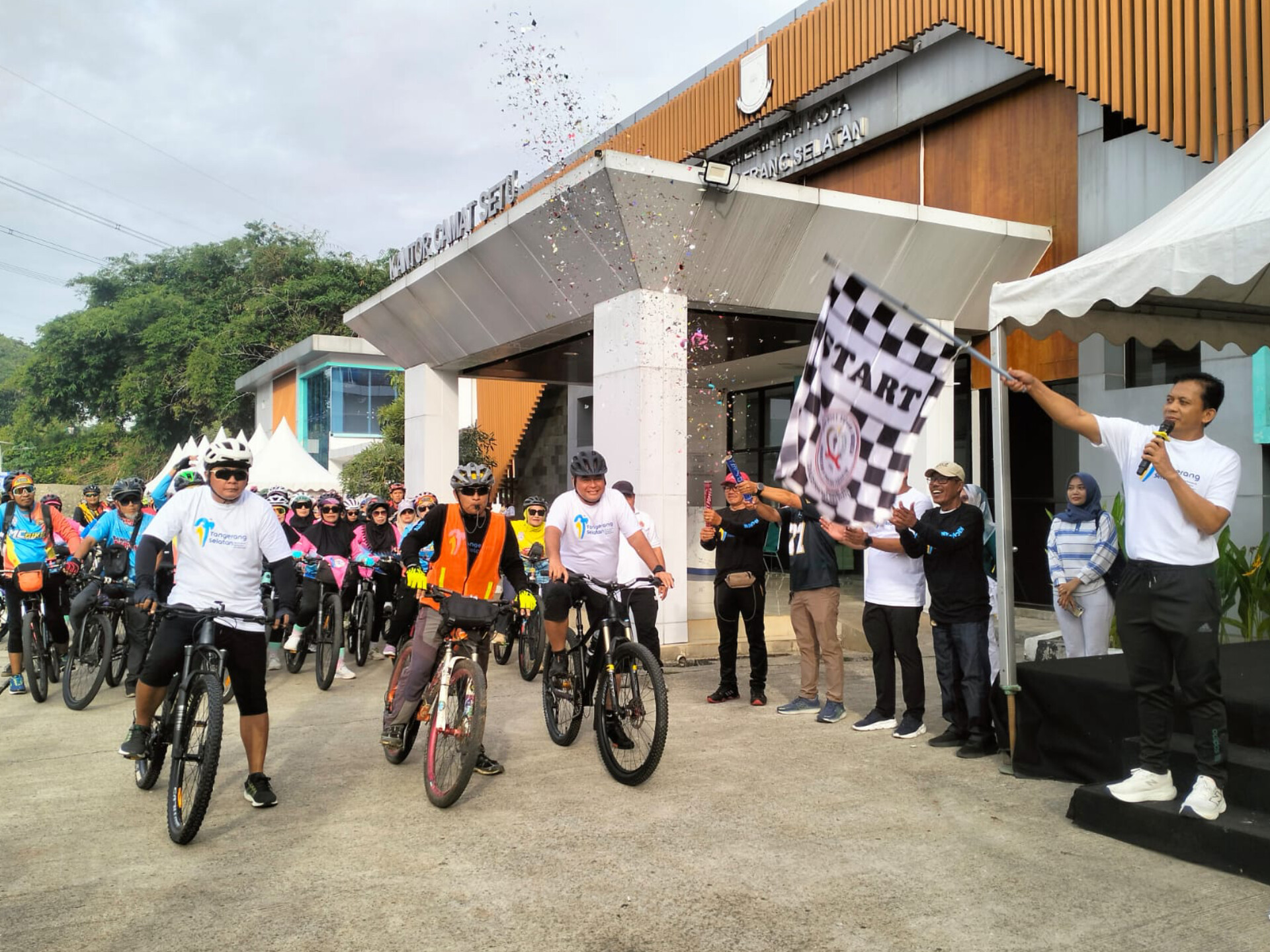 Kecamatan Setu memeriahkan Hari Ulang Tahun (HUT) ke-17 Kota Tangerang Selatan dengan berbagai rangkaian kegiatan pada Sabtu (29/11). (tangselpos.id/irm)