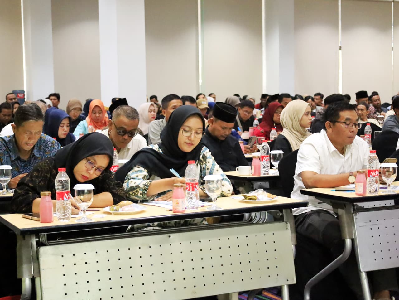 Suasana Bimbingan Teknis (Bimtek) Perkoperasian Koperasi Desa/Kelurahan Merah Putih (KDKMP) Tahap 3 yang berlangsung di salah satu hotel di Kecamatan Kelapa Dua pada Selasa (18/11).