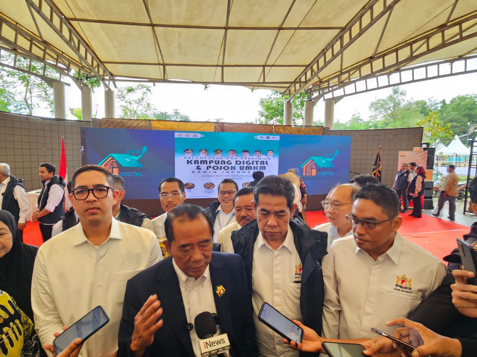 Kamar Dagang dan Industri (Kadin) Indonesia resmi meluncurkan program Kampung Digital dan Pojok UMKM.