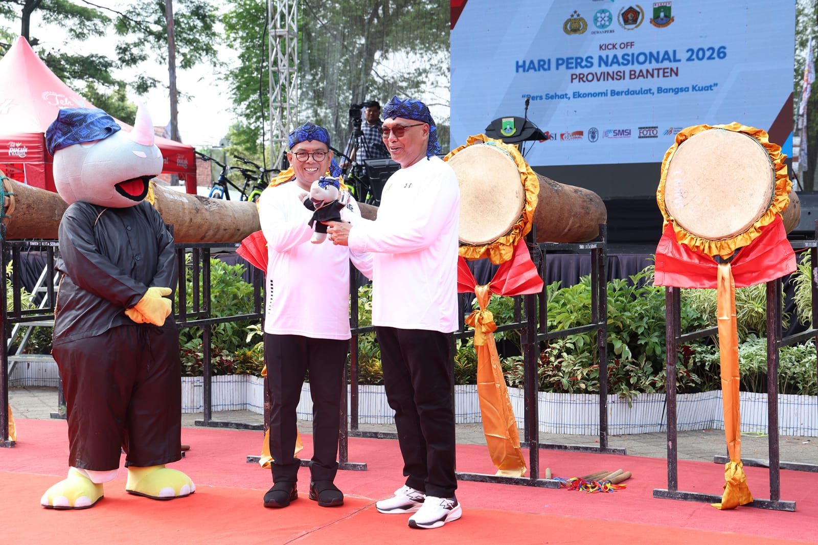Acara peluncuran maskot dan kick-off HPN di Alun-Alun Serang, Minggu (30/11/2025) oleh Gubernur Banten Andra Soni. Foto : Humas Pemprov