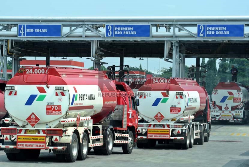 Antrian tangki untuk mengisi BBM. Foto : Ist