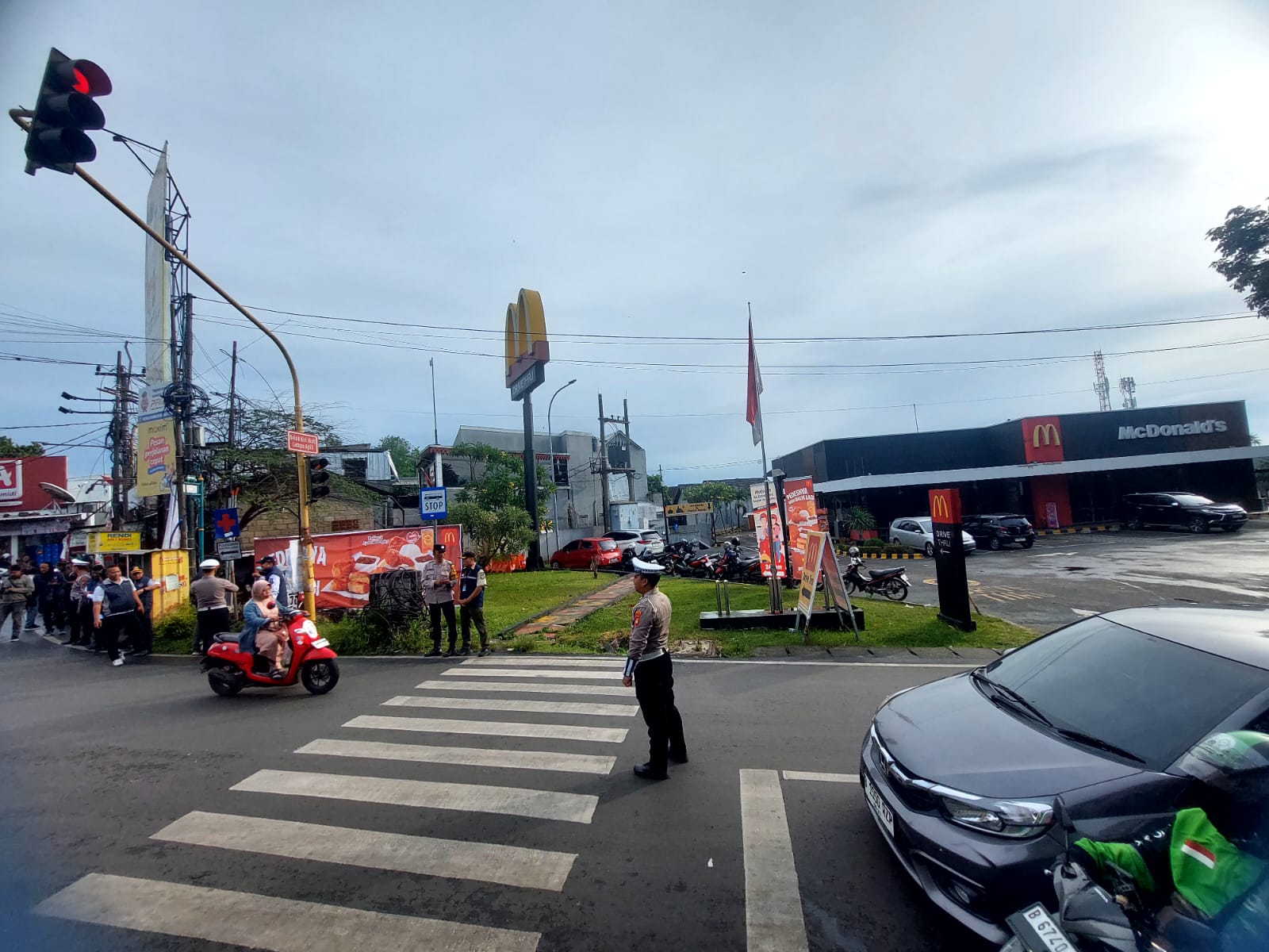 Uji coba lampu lalu lintas di Simpang Duren, Pamulang, sejak Rabu (12/11). (tangselpos.id/rmn)