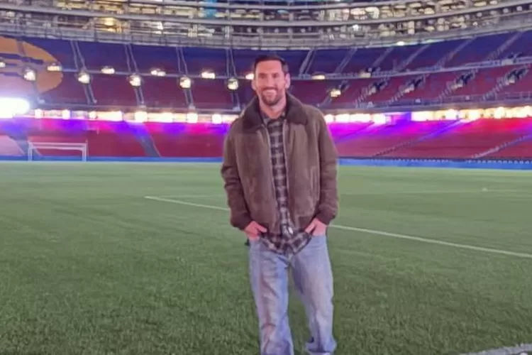 Lionel Messi ketika berkunjung kembali ke Camp Nou Barcelona. Foto : Ist