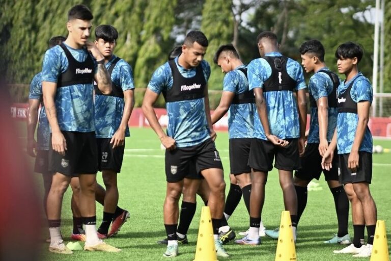 Latihan kekompàkan skuad Borneo. Foto : Ist