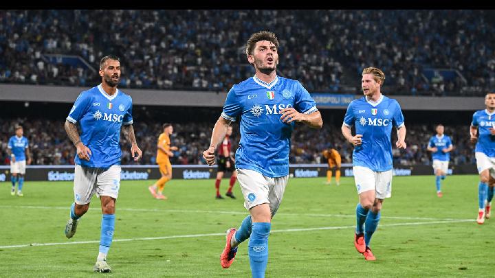 Selebrasi skuad Napoli usai menang 3-1 dari Atalanta. Foto : Ist