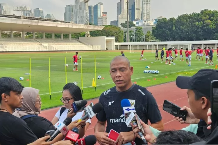 Nova Arianto kini dipercaya PSSI melatih U-20. Foto : Ist