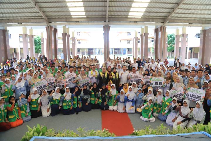 Foto Bersama kegiatan Jambore Ketahanan Pangan di Sekolah, di Plaza Puspem Kota Tangerang, (5/11).