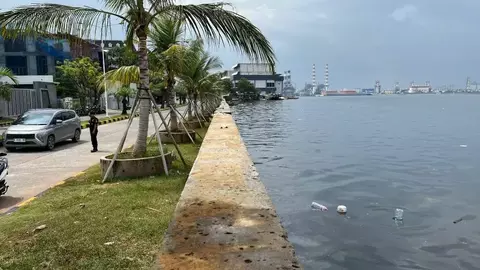 Tanggul laut di Pantai Mutiara. Foto : Ist