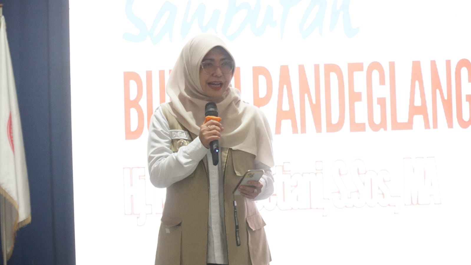 Bupati Pandeglang, Raden Dewi Setiani saat membuka Workshop Pembelajaran Mendalam Mata Pelajaran Matematika bagi para guru Sekolah Dasar (SD) se-Kabupaten Pandeglang, di Wira Carita, Sabtu (22/11/2025).(Istimewa)