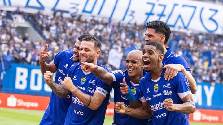 Skuad Persib siap jamu Dewa United di Stadion Gelora Bandung Lautan Api. Foto : Ist
