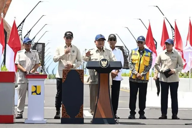 Presiden Prabowo saat meresmikan Jembatan di daerah Bantul, Jogyakarta. Foto : Ist