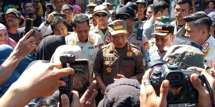 Mendagri Tito Karnavian Tiba Masjid, Kecamatan Mutiara Timur, Kabupaten Pidie. Foto : Ist