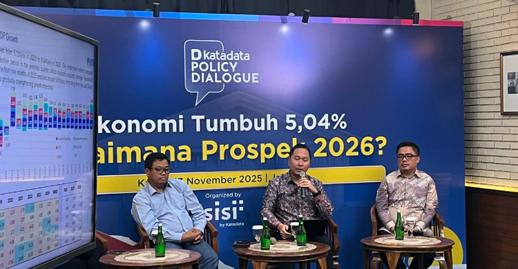 Chief Economist IEI Sunarsip memaparkan dampak awal “Purbaya Effect” terhadap likuiditas perbankan dan percepatan kredit. Foto : Ist