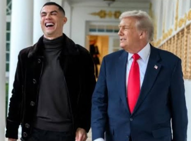 Ronaldo tertawa lepas bersendau gurau dengan Presiden Donald Trump. Foto : Ist