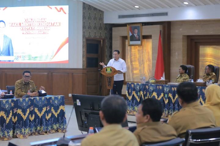 Arahan dan Sambutan Wakil Menteri Kesehatan (Wamenkes) Republik Indonesia (RI), dr. Benjamin Paulus Octavianus, pada kunjungan kerja (kunker) dalam upaya pengentasan kasus Tuberkulosis (TBC) yang berlangsung di Ruang Akhlakul Karimah Gedung Pusat Pemerintahan Kota (Puspemkot) Tangerang, Selasa (11/11).