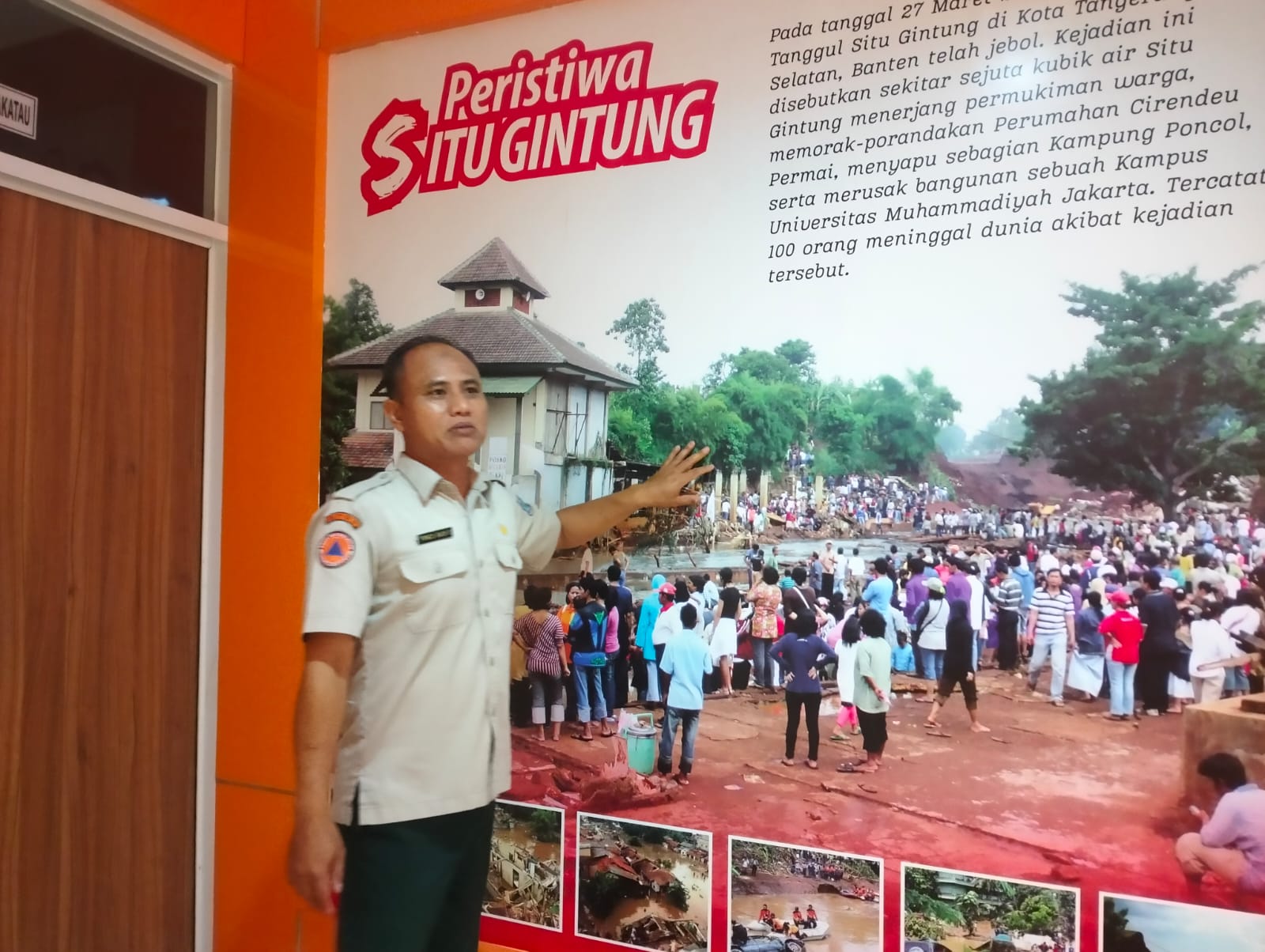 Sekretaris BPBD Tangsel, Ponco Budi Santoso saat mengenalkan Rumah Edukasi Bencana di kantornya, Selasa (18/11)