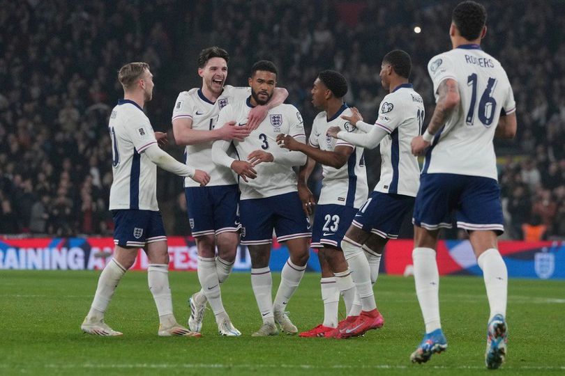 Selebrasi Skuad Inggris usai menang dari Serbia. Foto : Ist