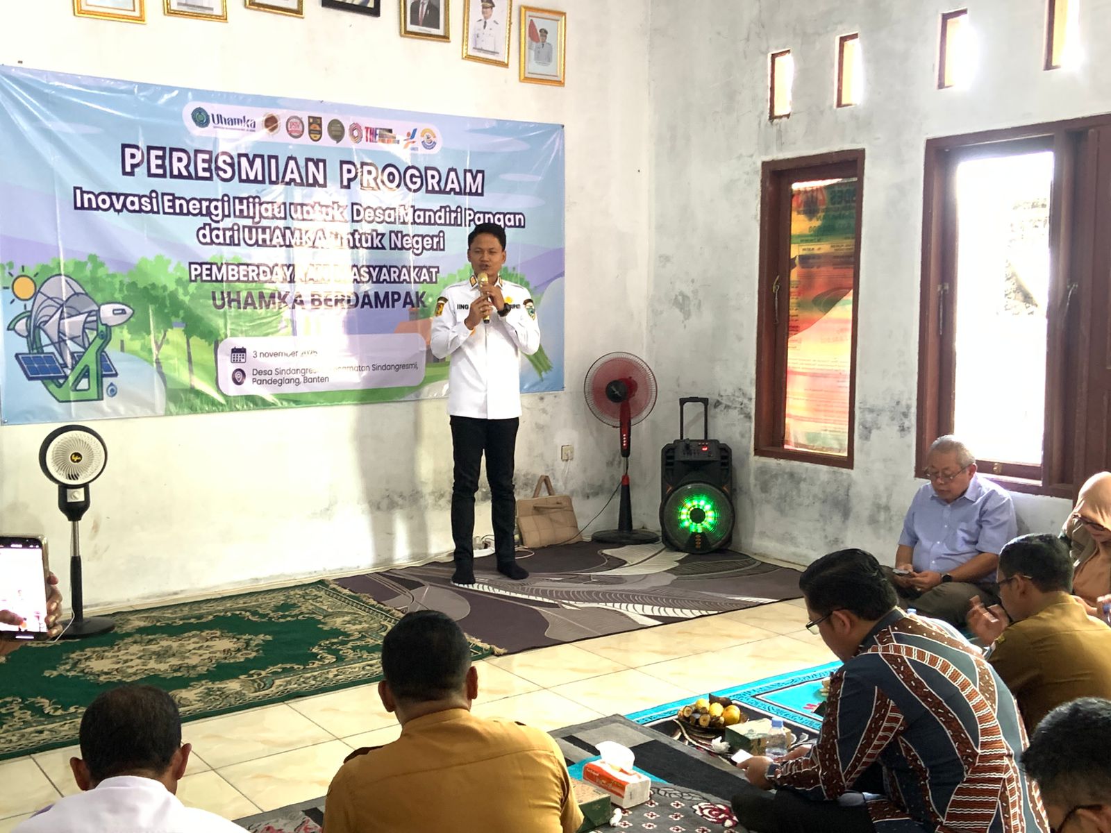 Wakil Bupati Pandeglang, Iing Andri Supriadi meresmikan program inovasi energi hijau untuk desa mandiri pangan dari Uhamka, di Aula Kantor Desa Sindangresmi, Senin (3/11/2025).(Istimewa)