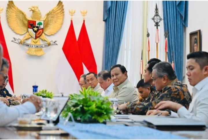Presiden Prabowo saat memimpin Sidang Kabinet. Foto : Ist