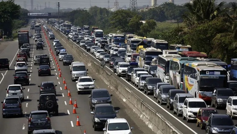 Suasana contraflow di tol Jakarta - Cikampek. Foto : Ist