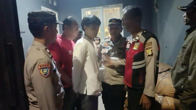 Polisi menangkap tersangka kasus penganiayaan anak hingga meninggal di Ciputat.