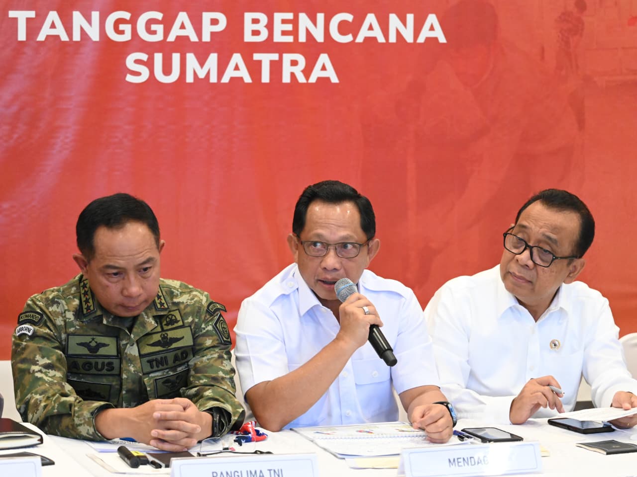 Mendagri Tito Karnavian saat konferensi pers. Foto : Ist