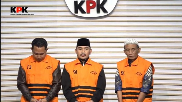 Bupati Bekasi Ade Kuswara Kunang dan Ayahnya ditangkap KPK diduga terima suap 14.2 M. Foto : Ist