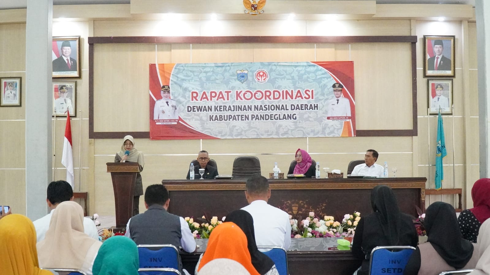 Bupati Dewi Setiani saat menyampaikan sambutan dalam acara Rakoor Dekranasda Pandeglang yang digelar di Pendopo, Rabu (31/12/2025).(Istimewa)