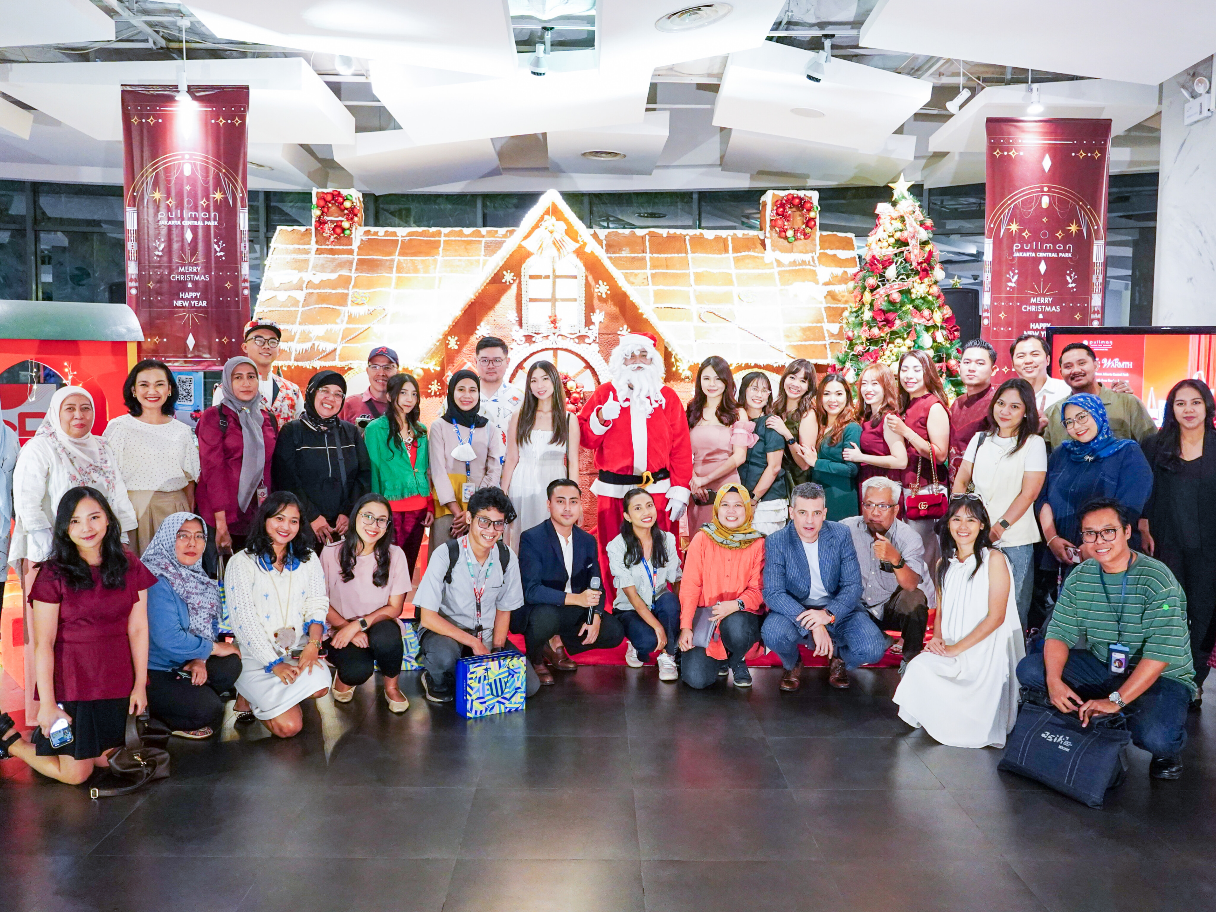 Pullman Jakarta Central Park menggelar Christmas Dinner Preview bertajuk “Season of Joyful Indulgence” di Collage All Day Dining. (tangselpos.id/lim)