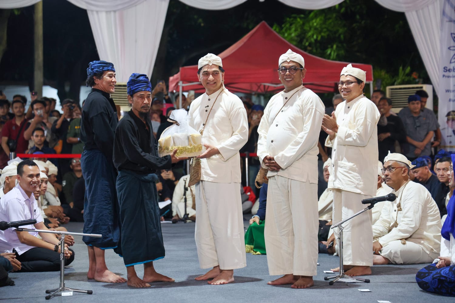Gubernur Andra Soni (no 2 dari kanan) dan Wakil Gubernur Dimyati (no 3 dari kanan). Foto : Humas Pemprov