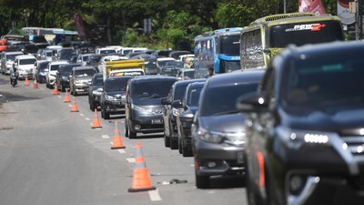 Laku lintas ramai di jalur Puncak. Foto : Ist
