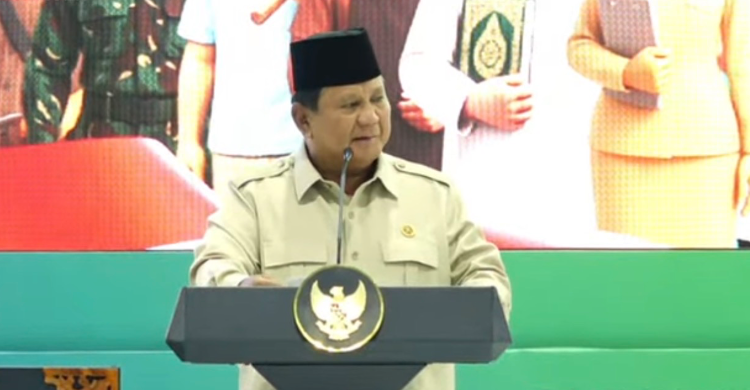 Presiden Prabowo pada acara Akad Massal 50.030 KPR FLPP dan Serah Terima Kunci secara simbolis di Serang. Foto : Ist