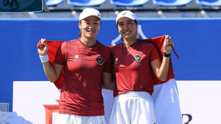 Petenis tunggal putri Indonesia JaniceTjen (kiri). Foto : Ist