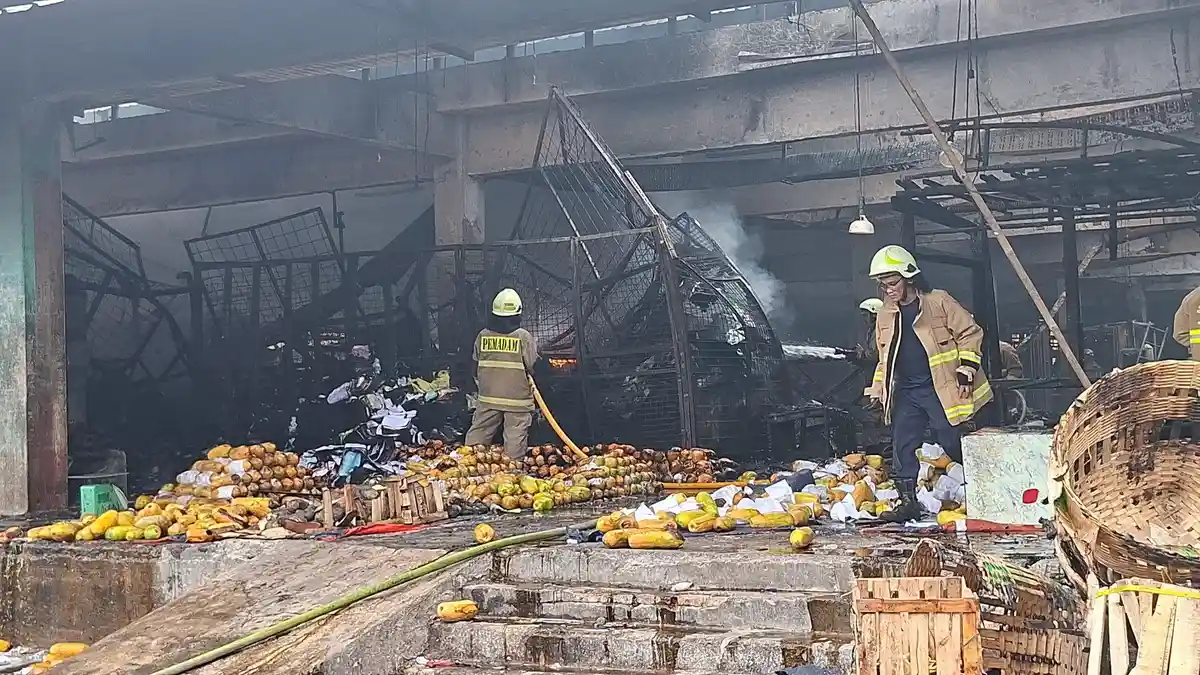Kebakaran Pasar Induk Kramar Jati menelan 350 kios. Foto : Ist