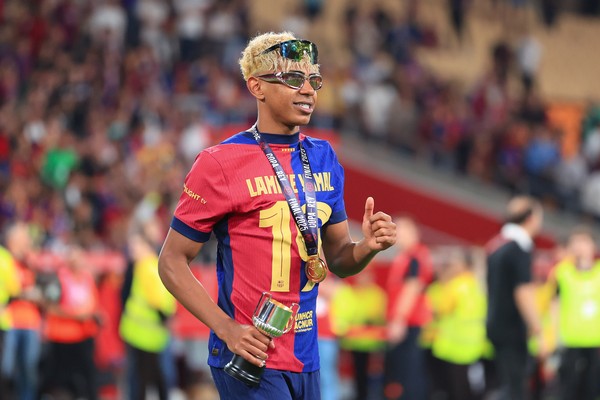 Lamine Yamal mendapat gelar terbarunya Wonderkid Blaugrana. Foto : Ist