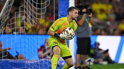 Kiper Timnas Maarten Paes. Foto : Ist