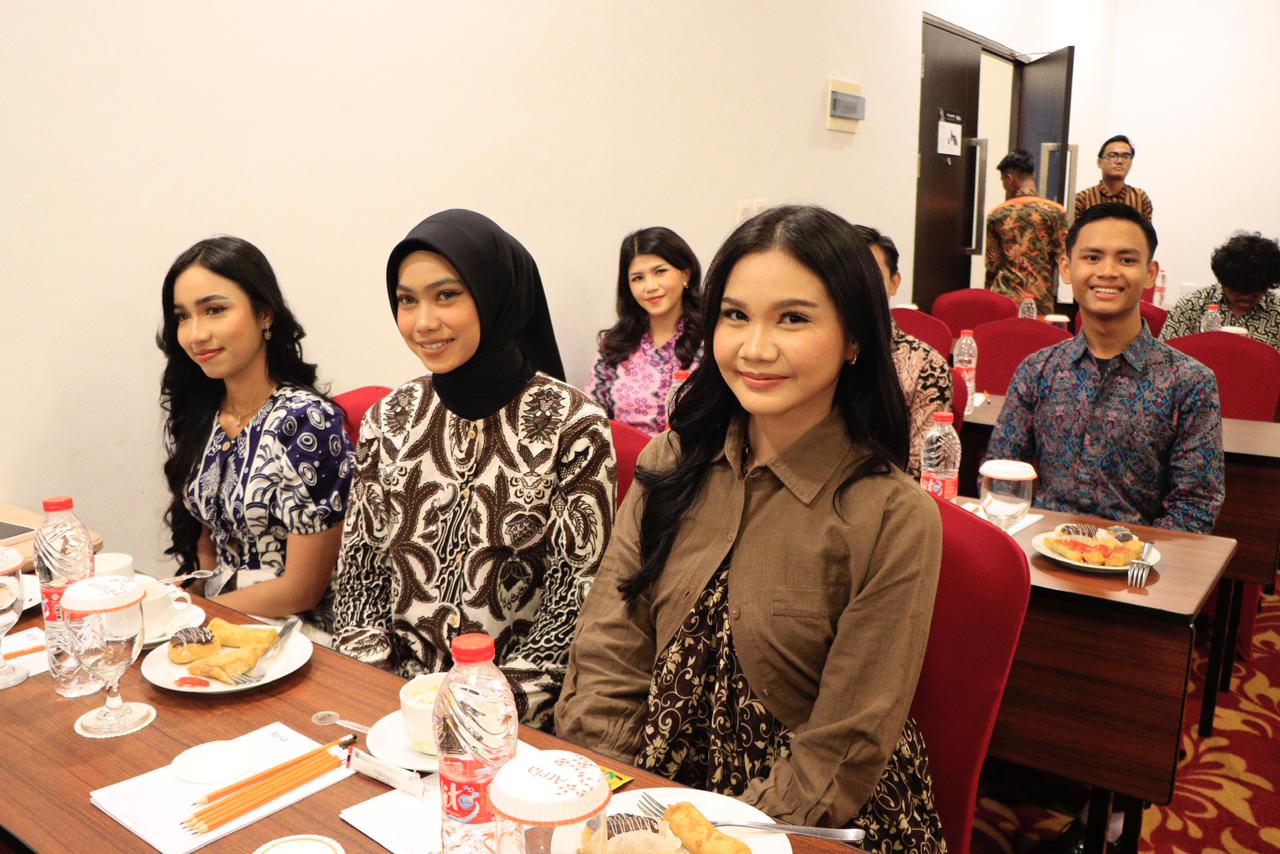 Beberapa finalis Nong Kabupaten Tangerang tampak menghadiri acara Paguyuban Kang Nong yang berlangsung di salah satu hotel di Kecamatan Kelapa Dua, Jumat (19/12).