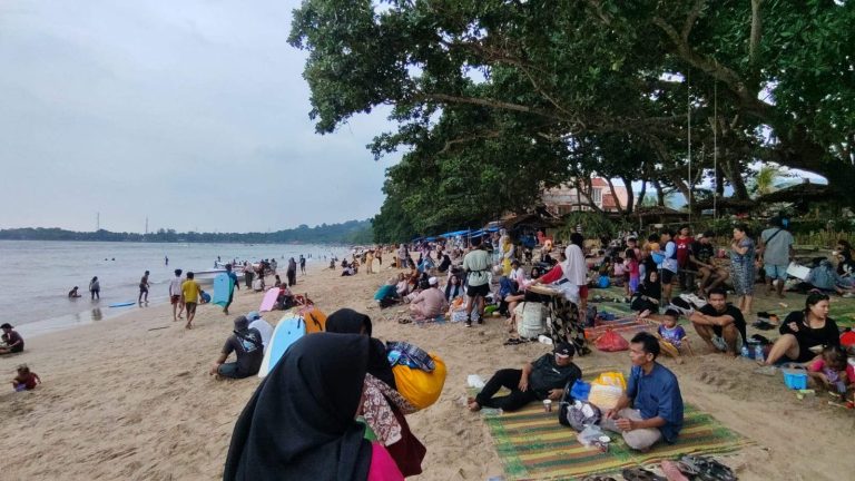 Pantai Carita. Foto : Ist