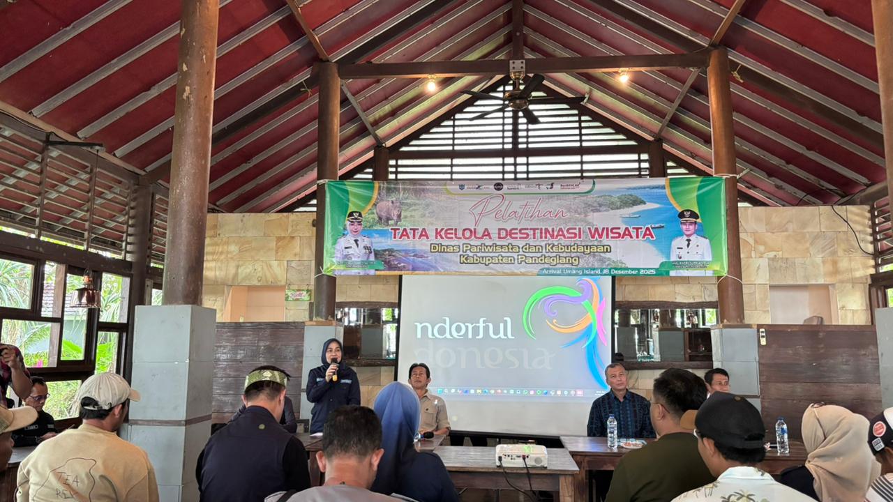 Suasana Pelatihan Tata Kelola Destinasi Wisata yang digelar di Arrival Umang Island, Kecamatan Labuan, Kamis (18/12/2025).(Istimewa)
